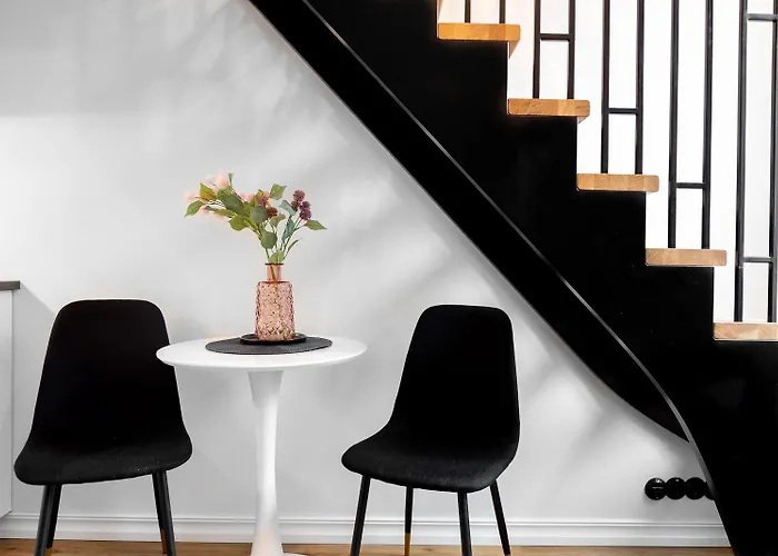 Bob W Old Town Apartment