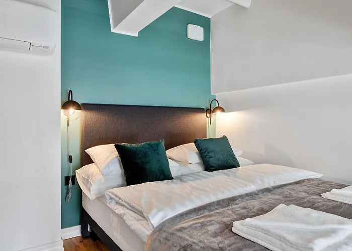 Bob W Old Town Apartment