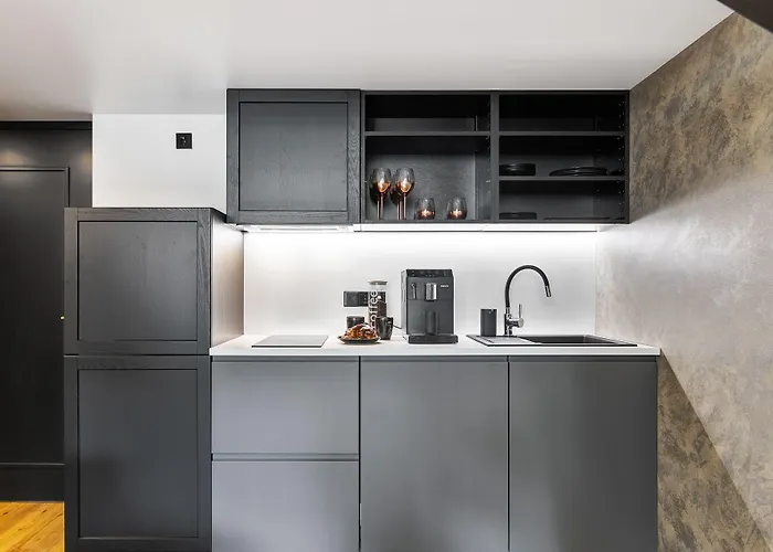 Bob W Old Town Apartment *